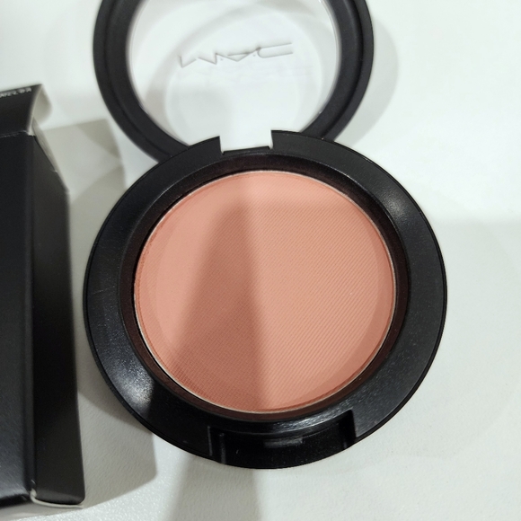 MAC Powder Blush Melba - Picture 2 of 3